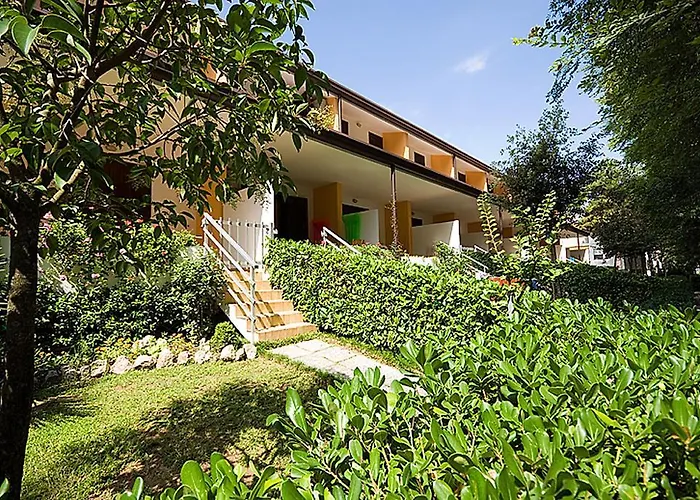 Cinzia Pool بيبيوني